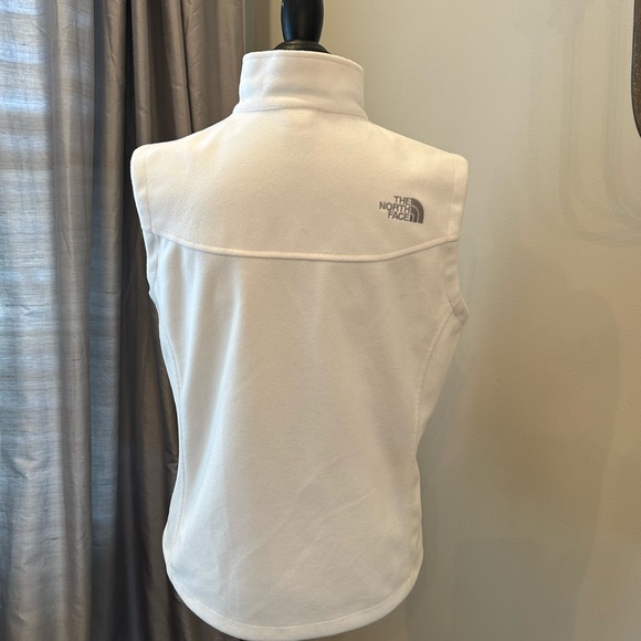 Northface Women’s Windwall Vest L - Picture 2 of 5